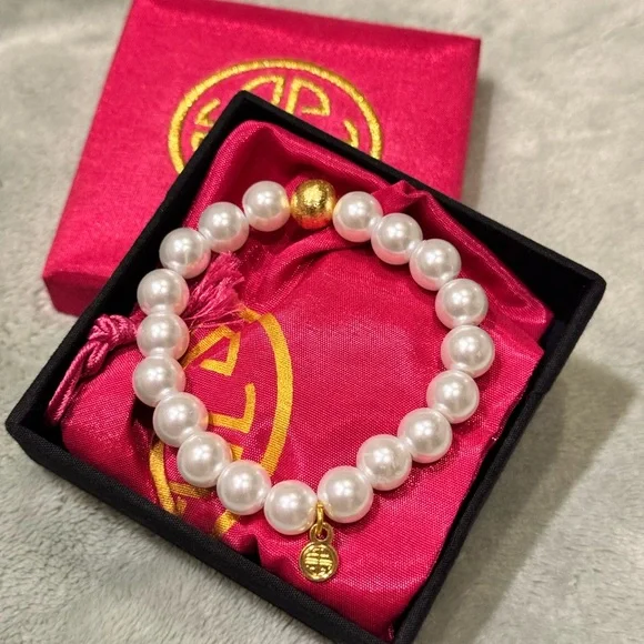 BuDhaGirl Pearl Bracelet - Picture 2 of 5